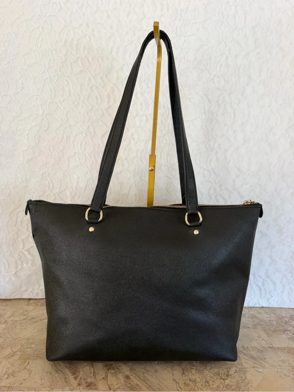 Coach Gallery Tote In Crossgrain Leather Black Zip Shoulder Bag F79608